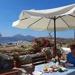Christos Milos 3* Adamantas (Milos)
