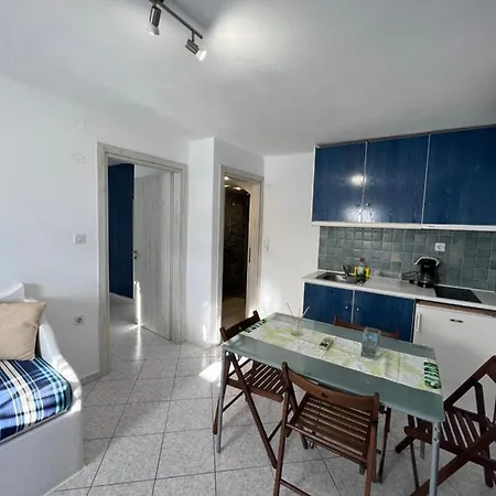 Christos Milos 3* Adamantas