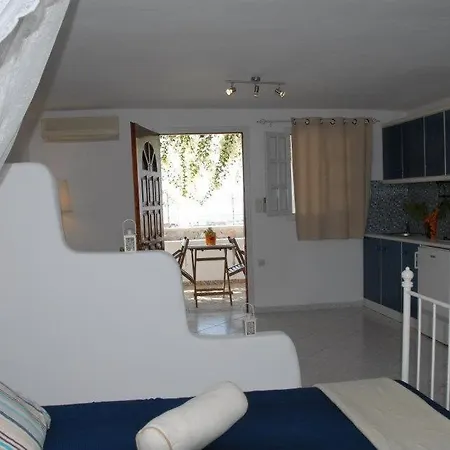 Oda ve Kahvaltı Christos Milos Adamantas (Milos)