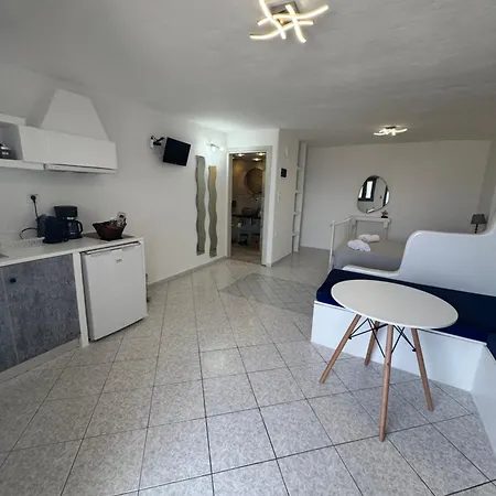 Christos Milos 3*
